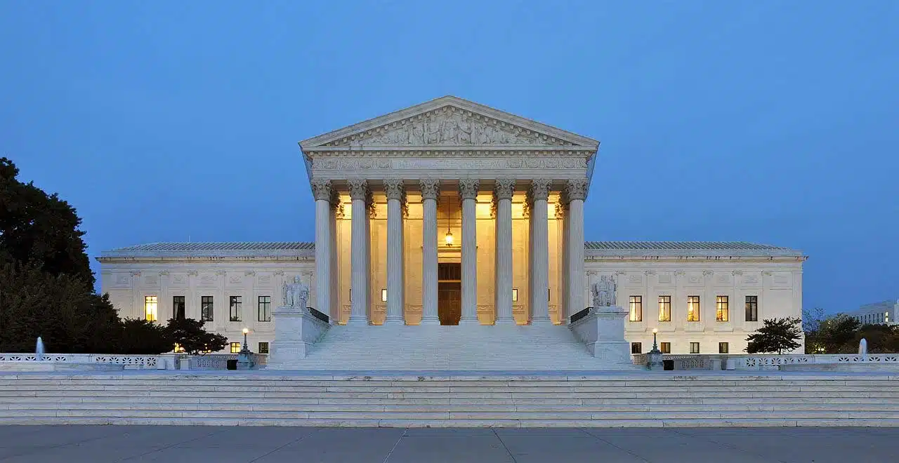 The US Supreme Court building in Washington, DC (Joe Ravi/CC-BY-SA 3.0)