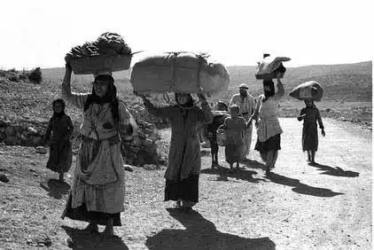 Palestinian refugees fleeing their homes, October 30, 1948 (Source: PalestineRemembered.com)