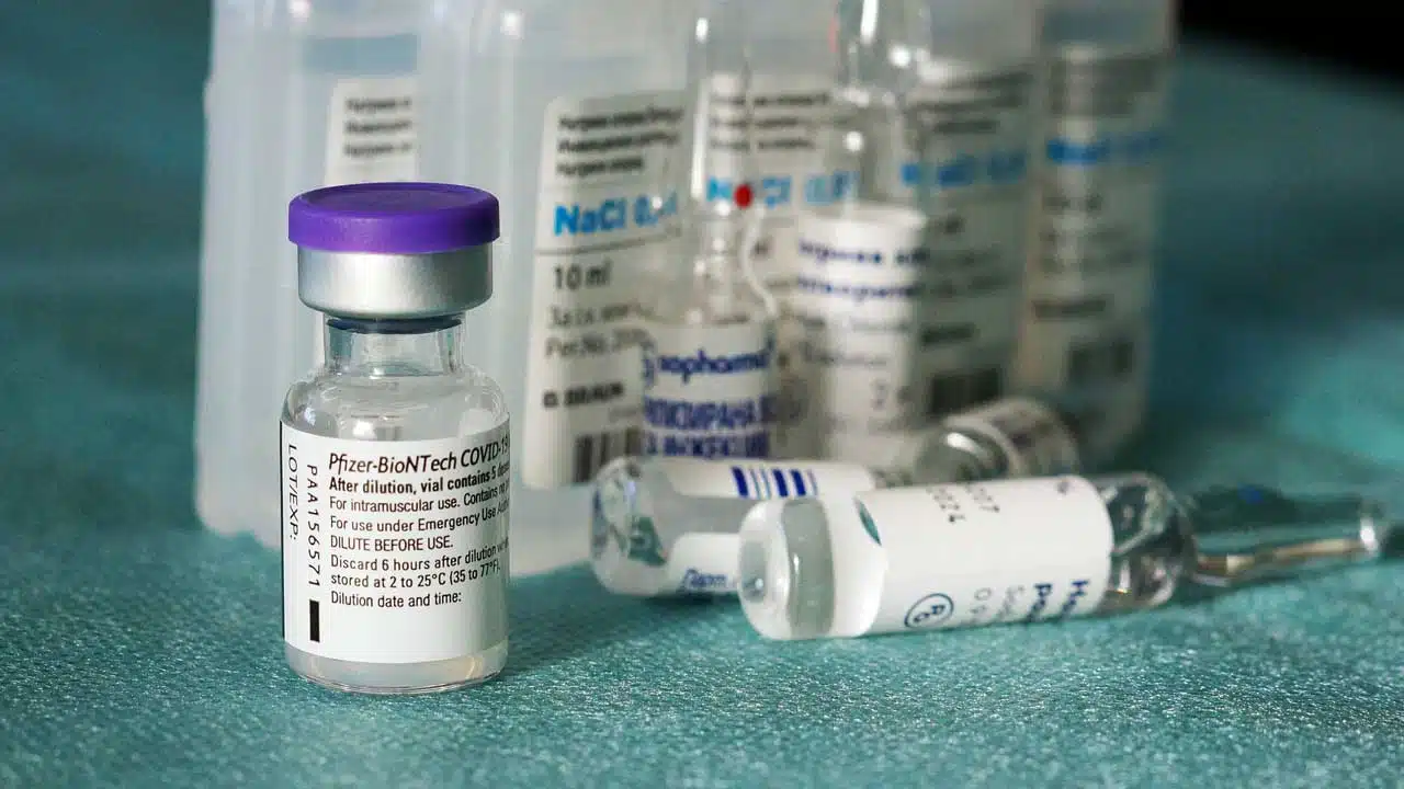 A vial of the Pfizer-BioNTech Covid-19 vaccine (photo by x3/licensed under Pixabay license)