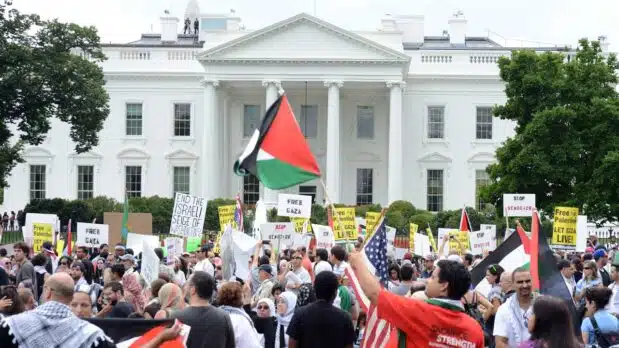 Protest against US support for Israel's crimes against the Palestinians in front of the White House in Washington, DC, August 2, 2014 (Stephen Melkisethian/CC BY-NC-ND 2.0 DEED)